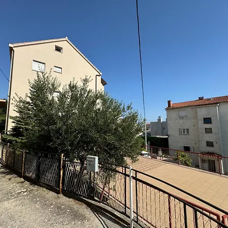 Attractive High Quality Friendly Split