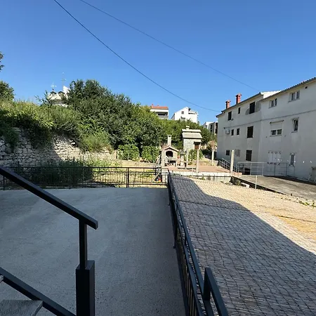 Attractive High Quality Friendly * Split